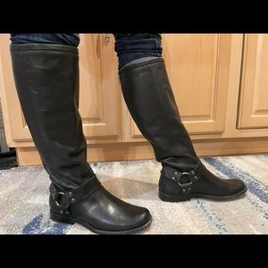 FRYE BLACK LEATHER RIDING BOOTS SIZE 6! Superior Leather boots for fall!!